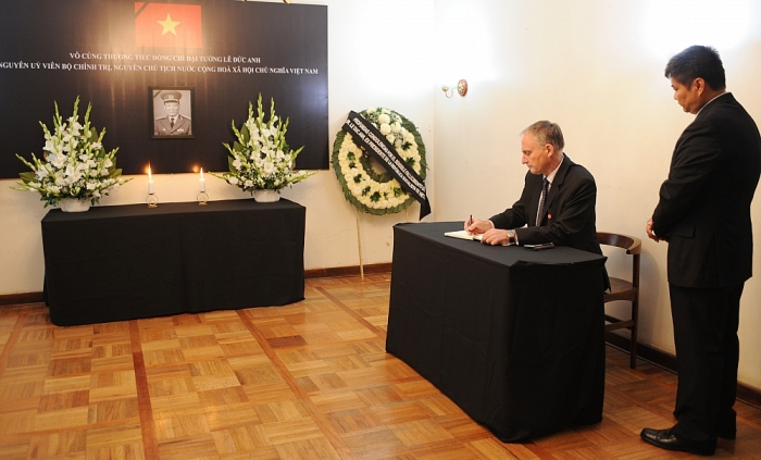 dai su quan viet nam tai mexico to chuc le vieng va mo so tang nguyen chu tich nuoc le duc anh