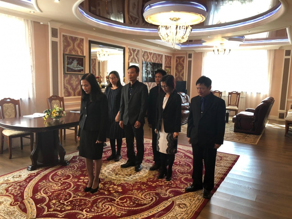 le vieng va mo so tang nguyen chu tich nuoc le duc anh tai saudi arabia kazakhstan