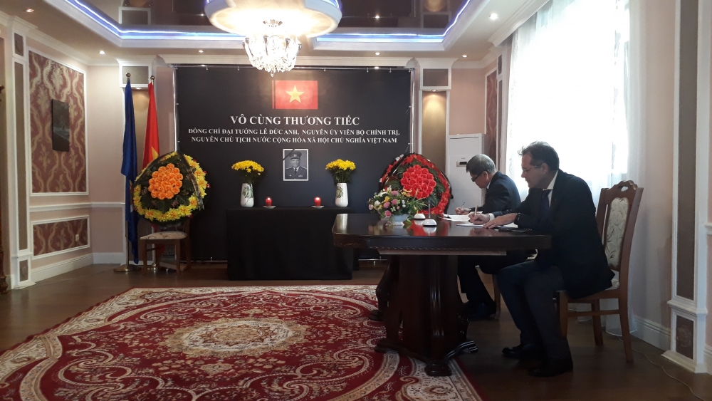 le vieng va mo so tang nguyen chu tich nuoc le duc anh tai saudi arabia kazakhstan