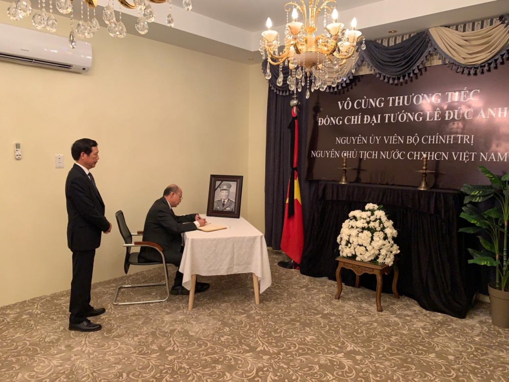 le vieng va mo so tang nguyen chu tich nuoc le duc anh tai saudi arabia kazakhstan