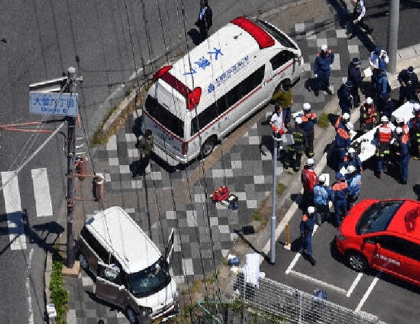 Nhật Bản: Xe ô tô lao vào người đi bộ, hàng chục học sinh mẫu giáo bị thương nặng nhat ban xe o to lao vao nguoi di bo hang chuc hoc sinh mau giao bi thuong nang