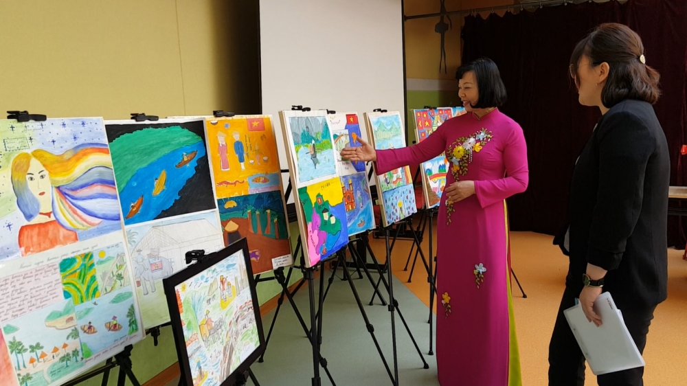 dai su quan viet nam tai mong co dang hoa ky niem ngay sinh nhat bac