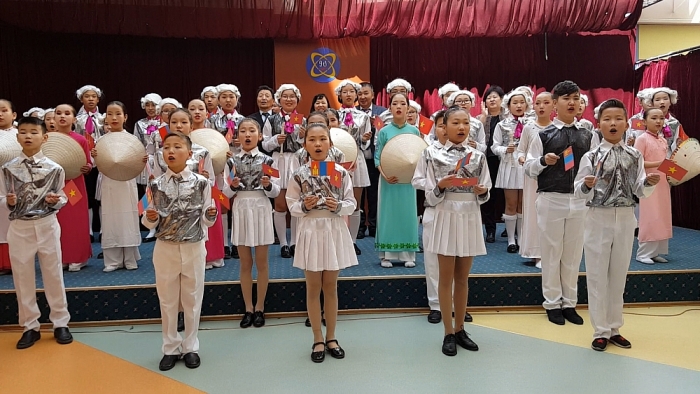 dai su quan viet nam tai mong co dang hoa ky niem ngay sinh nhat bac