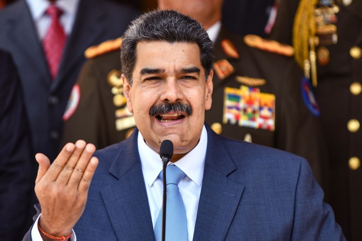 quan doi venezuela tuyen bo trung thanh voi tong thong maduro
