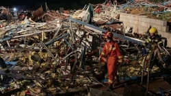 Lốc xoáy 'xé toạc' thành phố Vũ Hán ở Trung Quốc; con số nạn nhân lên tới hàng trăm người