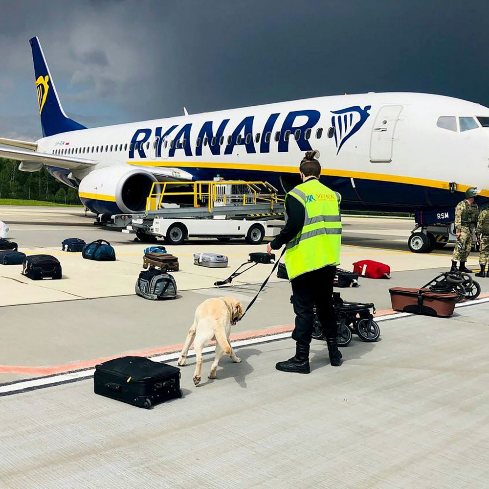 Máy bay Ryanair bị giữ ở Minsk: Các nước châu Âu triệu Đại sứ Belarus; EU 'rần rần' tỏ thái độ, sẽ bàn cách trả đũa