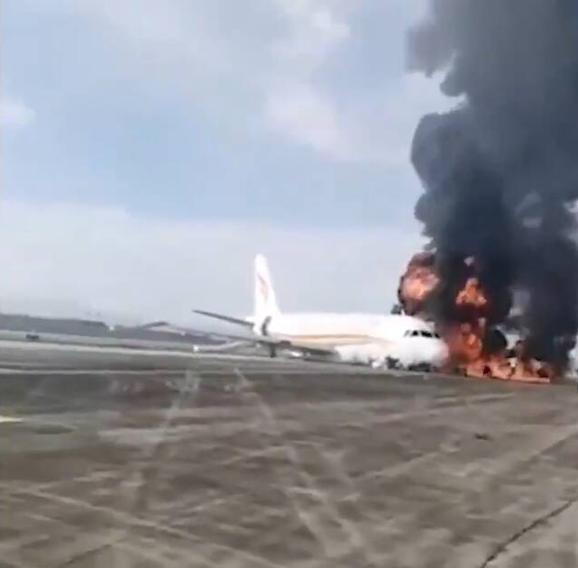 Tai nạn tại Trung Quốc: Máy bay lao khỏi đường băng, bất ngờ bốc cháy, hơn 40 hành khách bị thương. (Nguồn: The Indian Express)