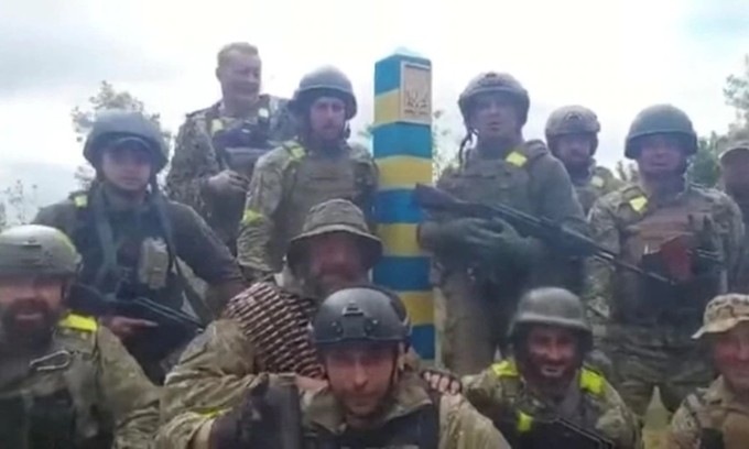 Ukraine điều quân đến biên giới Nga, nối lại hoạt động của các trạm phân phối khí đốt ở Kharkov. (Bộ Quốc phòng Ukraine)