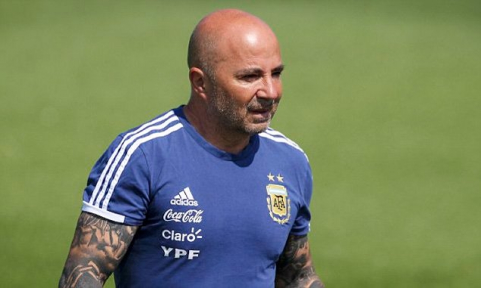 bien lon argentina messi cam dau dao chinh lat ghe hlv sampaoli