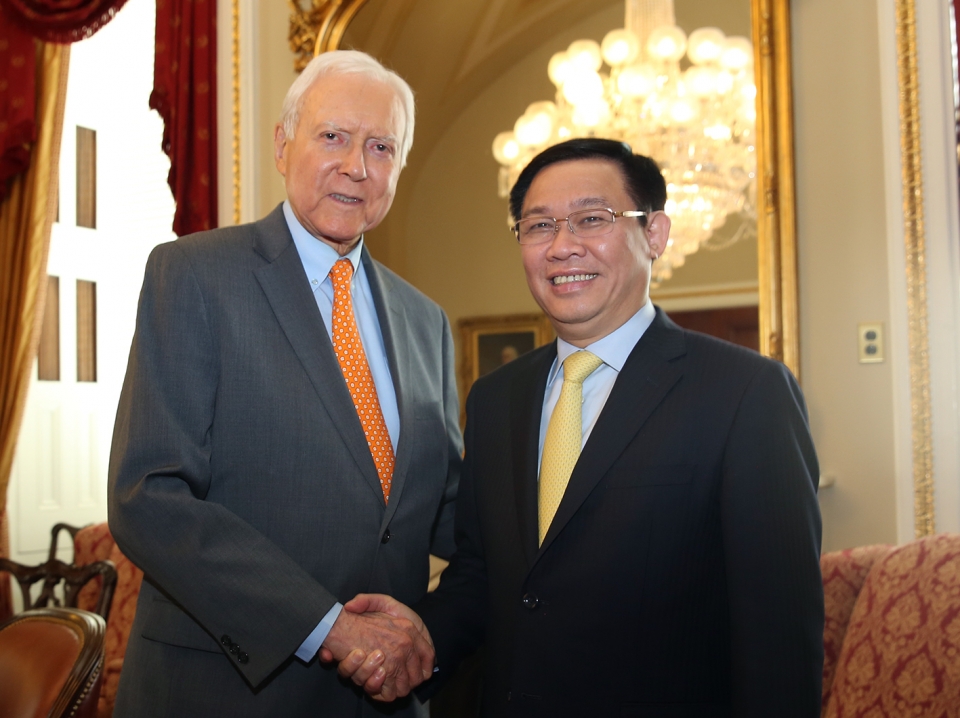 Phó Thủ tướng Vương Đình Huệ làm việc với Chủ tịch Thượng viện tạm quyền Orrin Hatch pho thu tuong vuong dinh hue lam viec voi chu tich thuong vien tam quyen orrin hatch