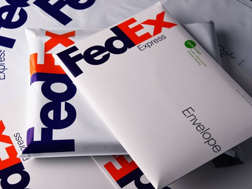 tra dua my trung quoc se dieu tra cong ty giao nhan buu pham fedex vi chuyen nham hang huawei