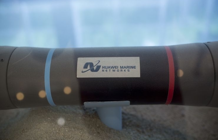 huawei du dinh ban mang kinh doanh cap quang bien