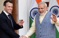 nhieu nguoi chet ngat khi lam ve sinh be chua rac thai tai an do