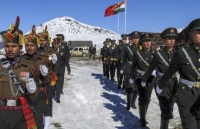 bac kinh rut binh si cang thang bien gioi an do trung quoc ha nhiet