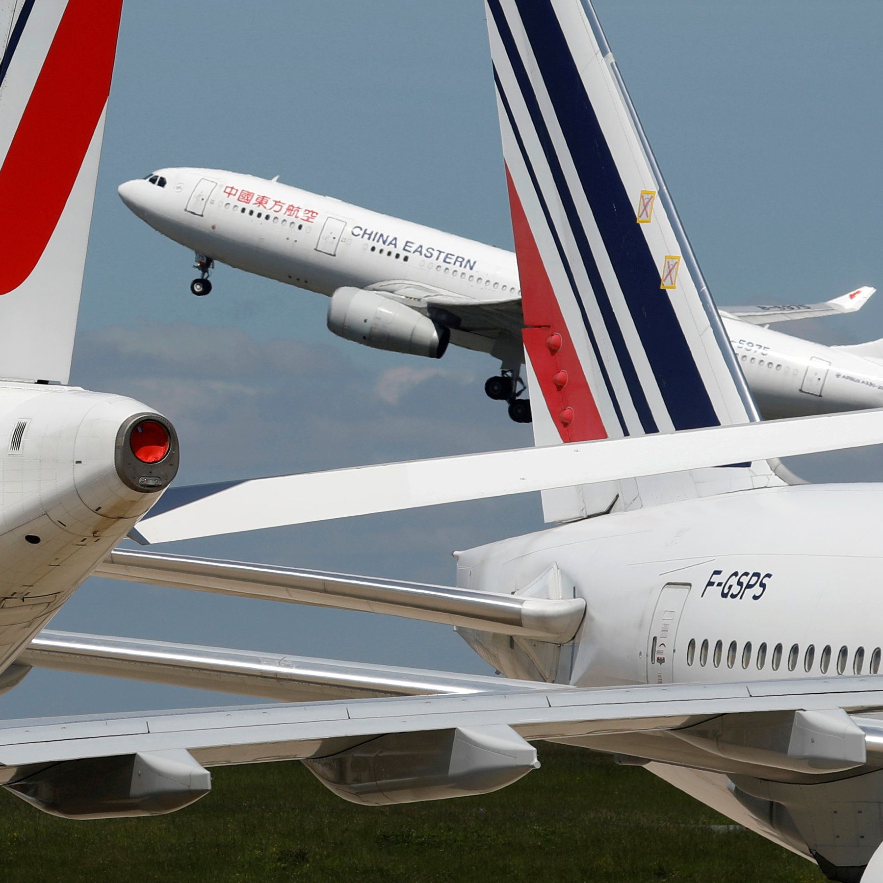 trung quoc xuong thang my bot cang hang khong hai ben co co hoi