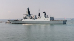 Vụ Nga bắn cảnh cáo tàu Anh: Moscow bảo vệ hành động; London 'xem nhẹ', thận trọng tránh xa tranh cãi