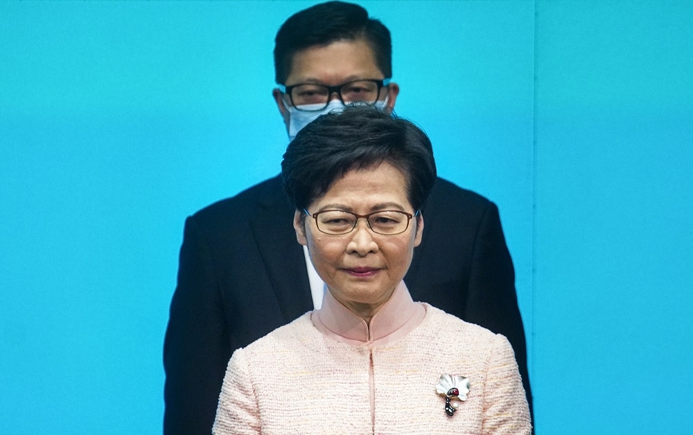 Người đứng đầu chính quyền Hong Kong Lâm Trịnh Nguyệt Nga tới Trung Quốc. (Nguồn: SCMP)