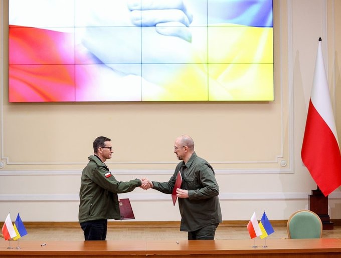 Tìm lối đi giữa xung đột, Ukraine bắt tay với Ba Lan sản xuất vũ khí. (Nguồn: NextaTV)