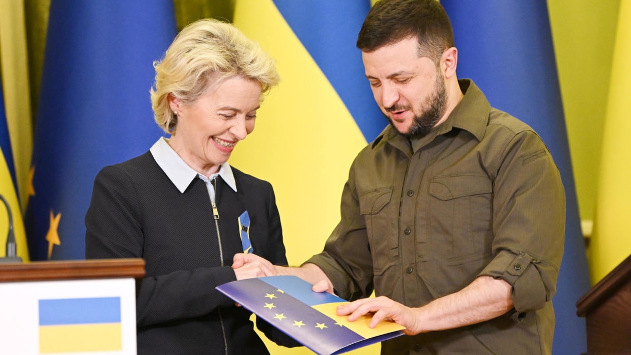 Chủ tịch Ủy ban châu Âu Ursula von der Leyen và Tổng thống Ukraine Volodymyr Zelensky tại Kiev, Ukraine, tháng 4 năm 2022. (Nguồn: EC)