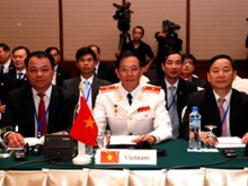 Hợp tác phòng chống tội phạm giữa lực lượng cảnh sát Việt Nam-Lào