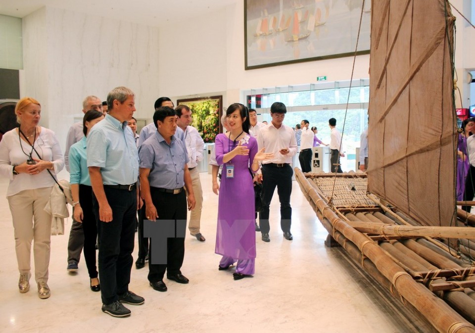 thu tuong romania tham di san thien nhien the gioi vinh ha long