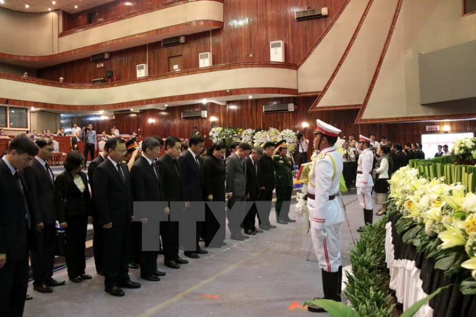 Đoàn cấp cao Việt Nam viếng nguyên Chủ tịch Quốc hội Lào Viyaket viet nam cu doan cap cao vieng nguyen chu tich quoc hoi lao viyaket