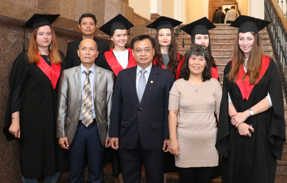 dai su nguyen anh tuan du le tot nghiep cao hoc chuyen nganh ngon ngu va van hoc viet nam