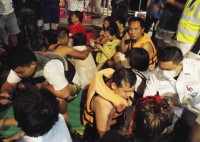 Lật tàu ở Phuket: Tìm thấy 13 thi thể, còn 43 người mất tích