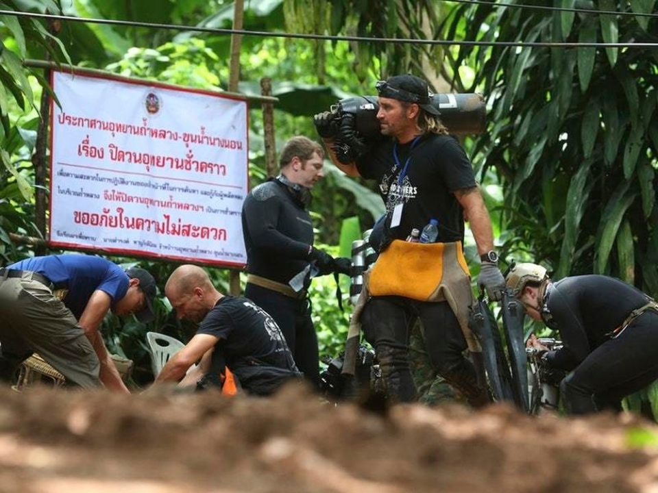 tha i lan huan luyen vien doi bong thieu nien gui loi xin loi cac phu huynh