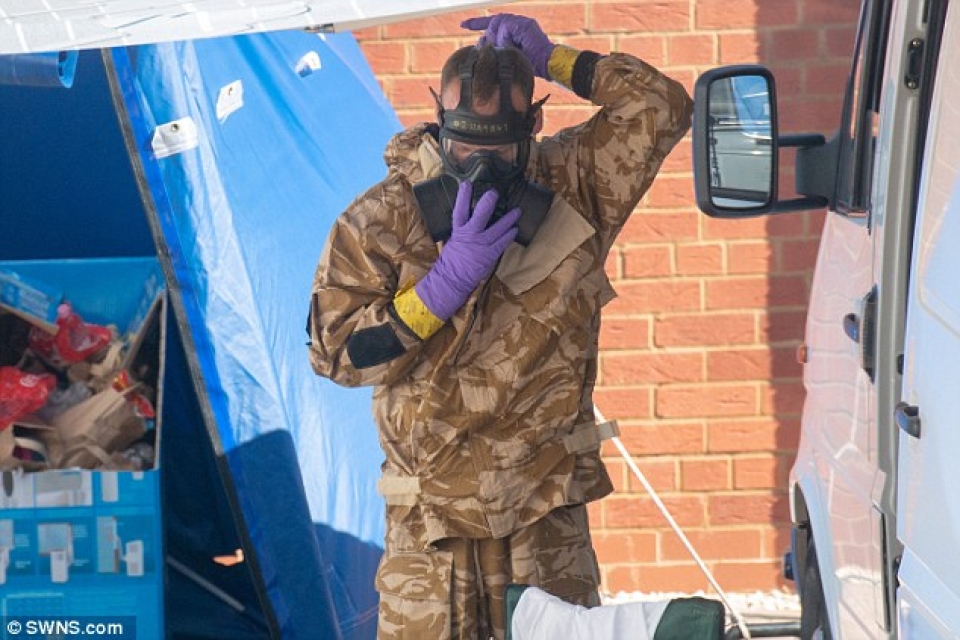 vu cong dan anh nhiem chat doc novichok tu vong canh sat dieu tra hinh su