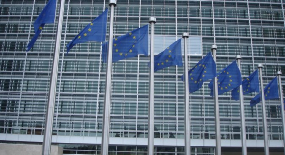 eu se tiep tuc gay ap luc trung phat trieu tien