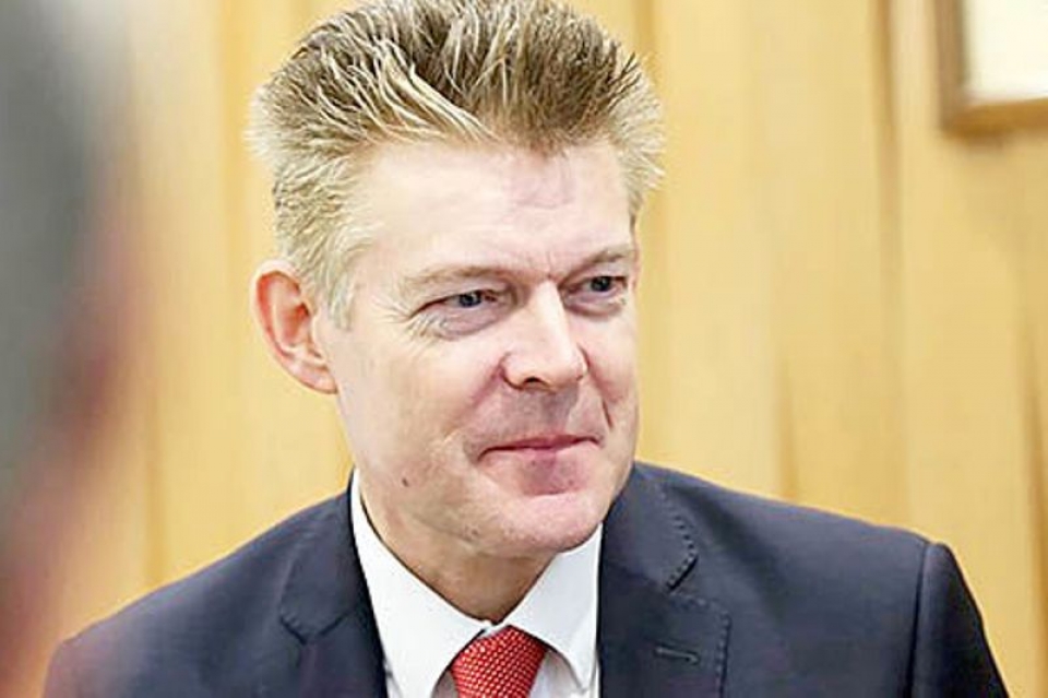 anh cam ket tiep tuc hop tac kinh te voi iran