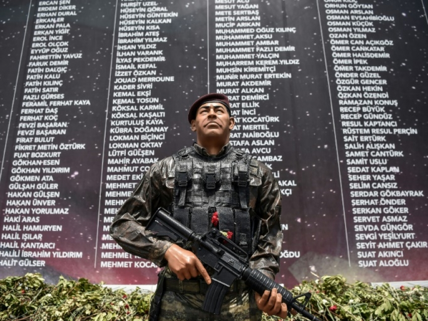 tho nhi ky bai bo lenh tinh trang khan cap