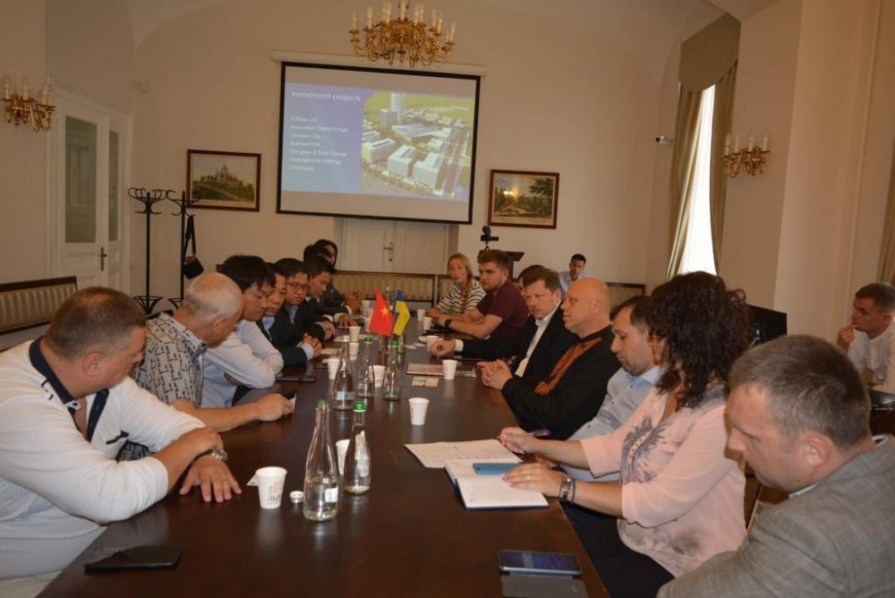 doan doanh nghiep tp ho chi minh va dong nai tham va lam viec tai ukraine