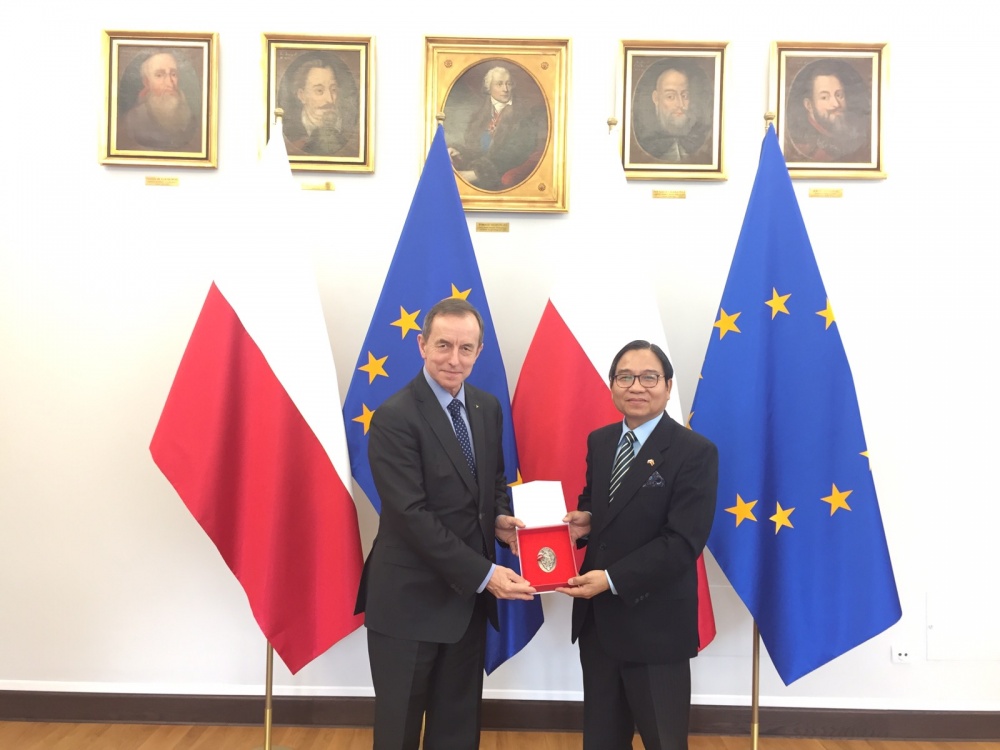 dai su vu dang dung chao chu tich thuong vien ba lan ket thuc nhiem ky