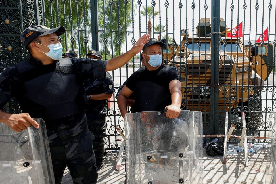 Khủng hoảng chính trị Tunisia: Mỹ cảnh báo, dư luận quốc tế và một số kịch bản có thể xảy ra Khủng hoảng chính trị Tunisia: Mỹ cảnh báo, dư luận quốc tế và một số kịch bản có thể xảy ra