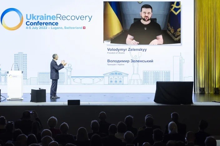 Tổng thống Zelensky: Tái thiết Ukraine là 'nhiệm vụ chung của toàn thế giới dân chủ'. (Nguồn: AP)