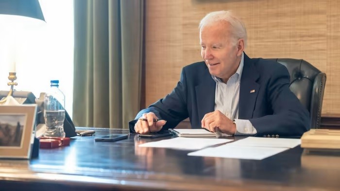 Tổng thống Mỹ Joe Biden nhiễm Covid-19, đăng video trấn an. (Nguồn: Financial Times)