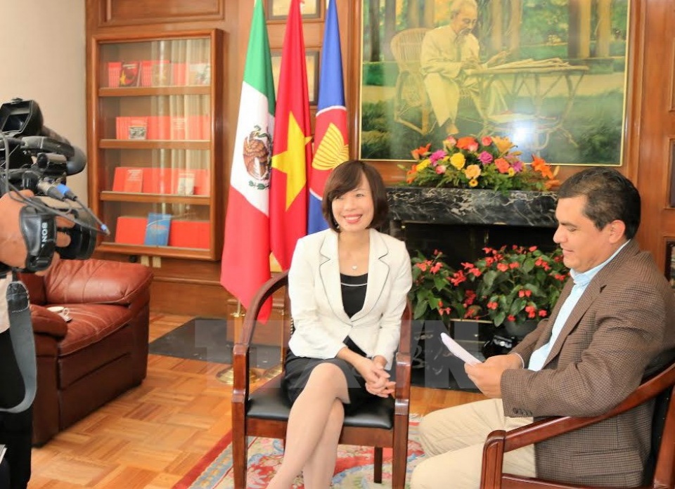 dai su viet nam tra loi phong van bao chi mexico ve van de bien dong