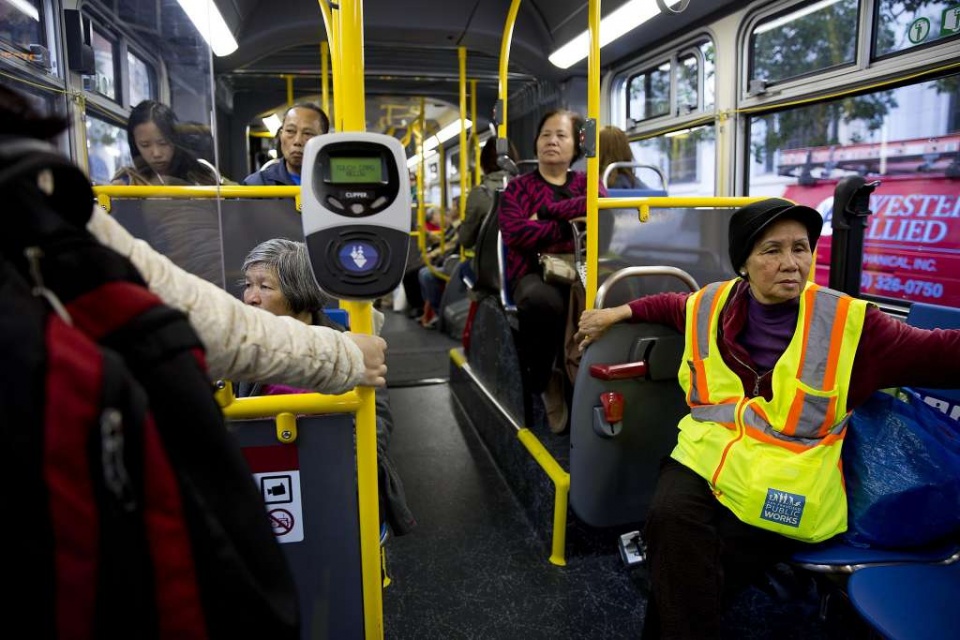 dan my xuc dong vi chuyen doi dac biet cua mot phu nu goc viet