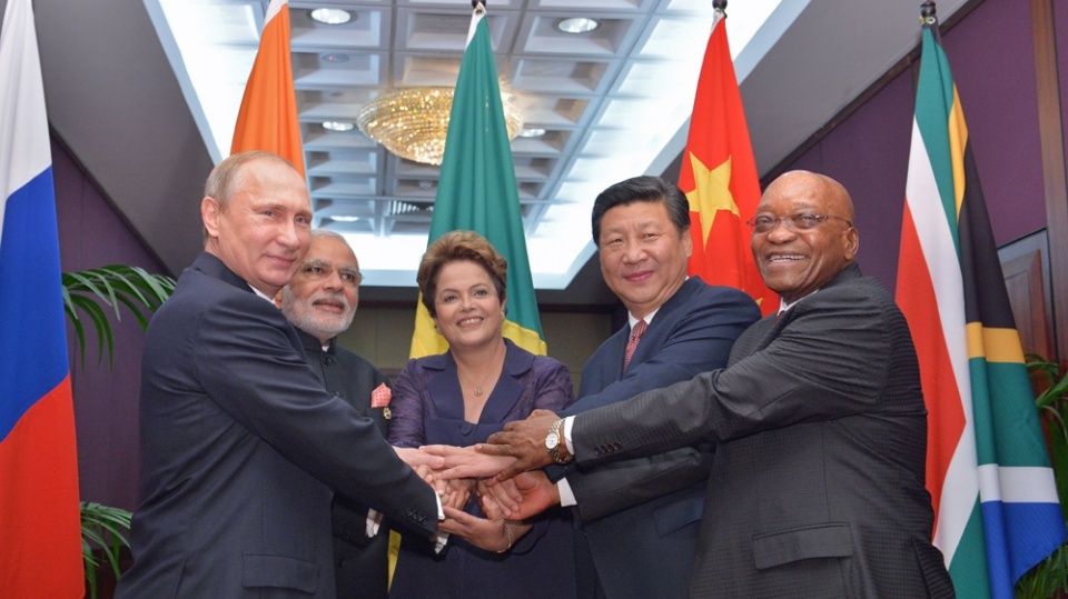 su suy yeu cua brics