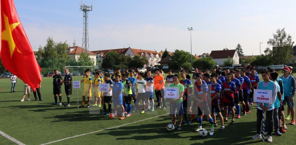 soi dong giai bong da nguoi viet tai cong hoa sec 2016