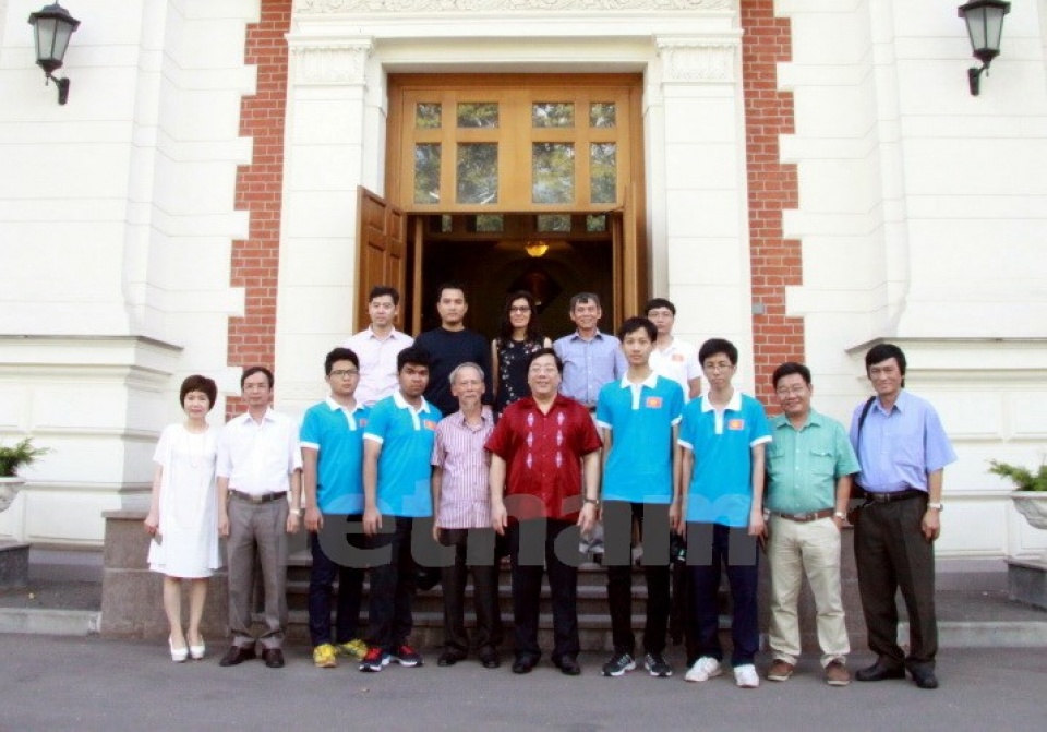 gap mat doan hoc sinh du olympic tin hoc quoc te nam 2016