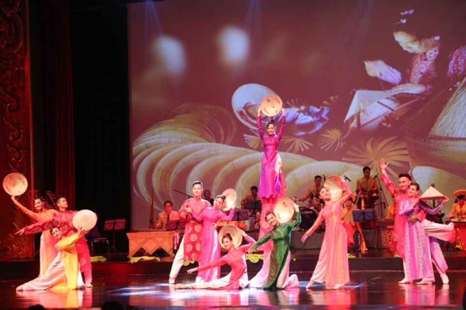 huong sac viet nam tren xu so chua vang