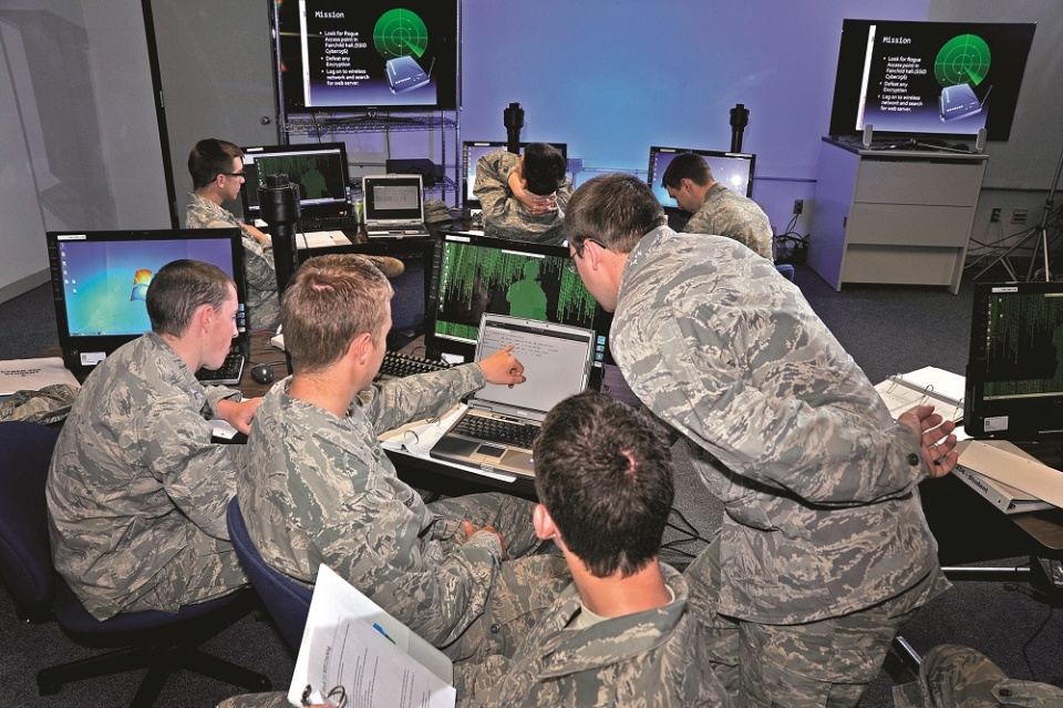 chien tranh mang my nga am muu hay chuyen hieu nham