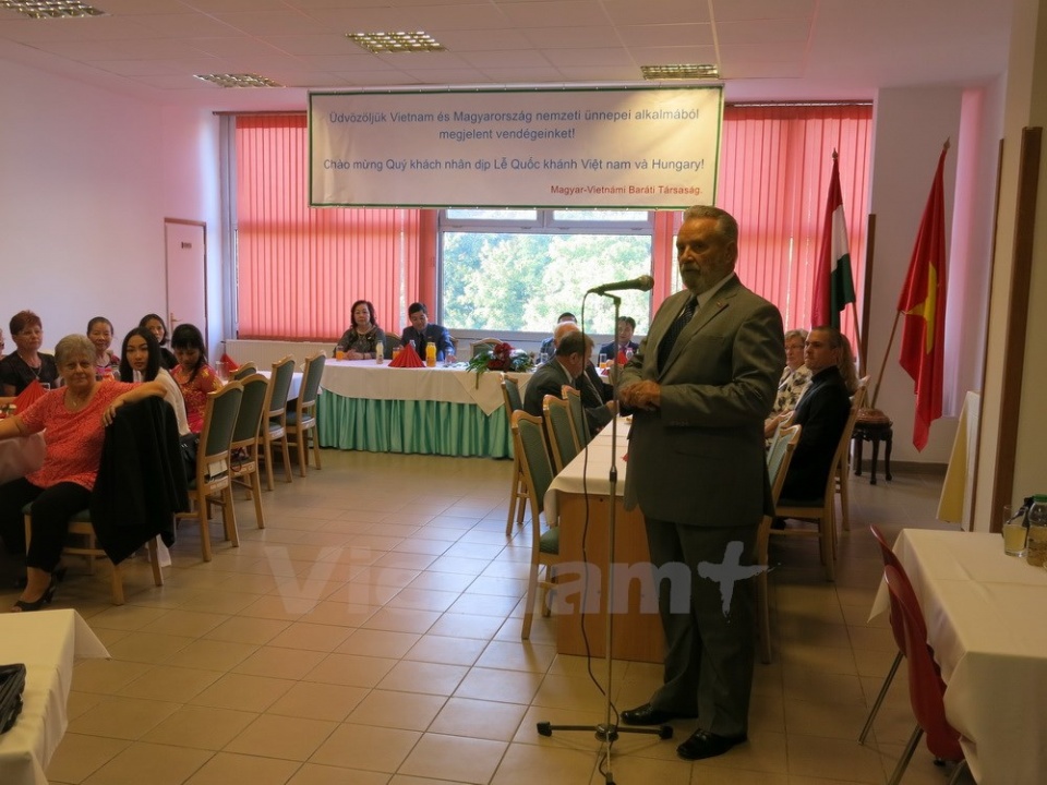 hoi huu nghi hungary viet nam len tieng ve van de bien dong