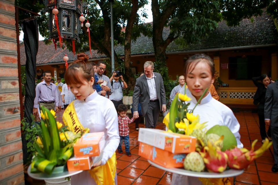 ha noi dai su my dan hai con den chua kim lien lam le vu lan
