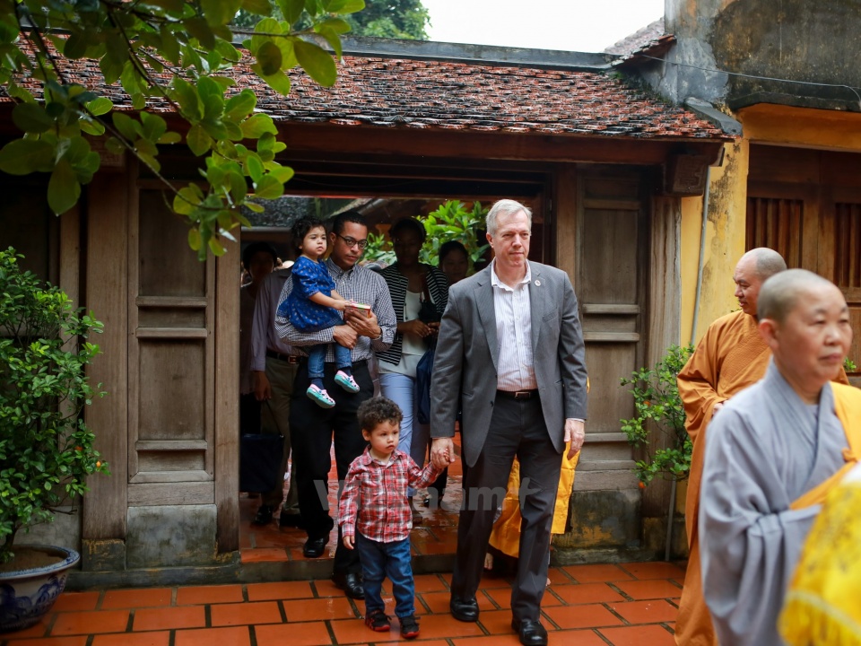 ha noi dai su my dan hai con den chua kim lien lam le vu lan