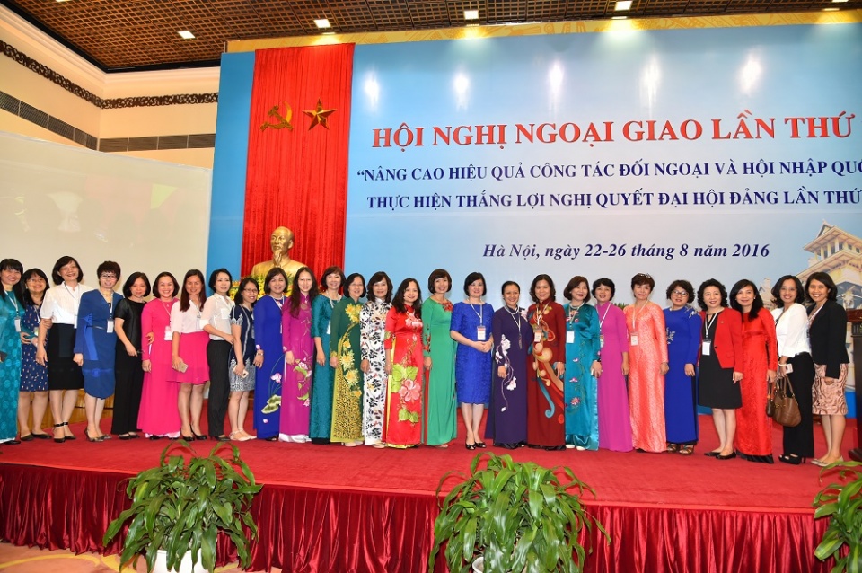 ngoai giao kien tao va quyet tam hanh dong