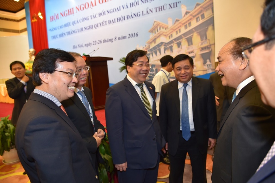 ngoai giao kien tao va quyet tam hanh dong